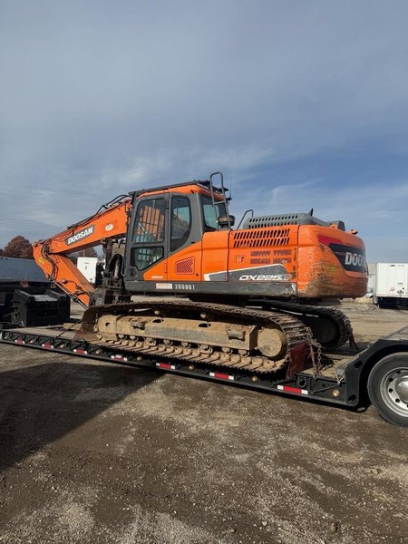 Doosan DX225LC-5 Hydraulic Excavator, 2018 – Hydraulic Thumb, Long Undercarriage, Rotobec RPA3045R43 Grapple