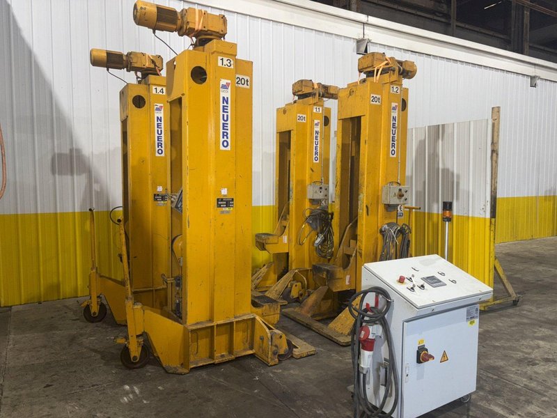(4) 20 TON (160,000 LBS TOTAL) RAILWAY / NEUERO HEAVY DUTY MOBILE VERTICAL LIFT JACKS: YOBRO #23870