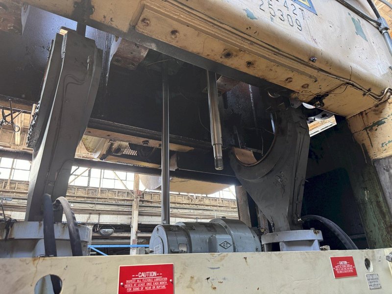 FULLY REFURBISHED 300 TON VERSON C2-300-72-42T PRESS RAM. STOCK # 0469724
