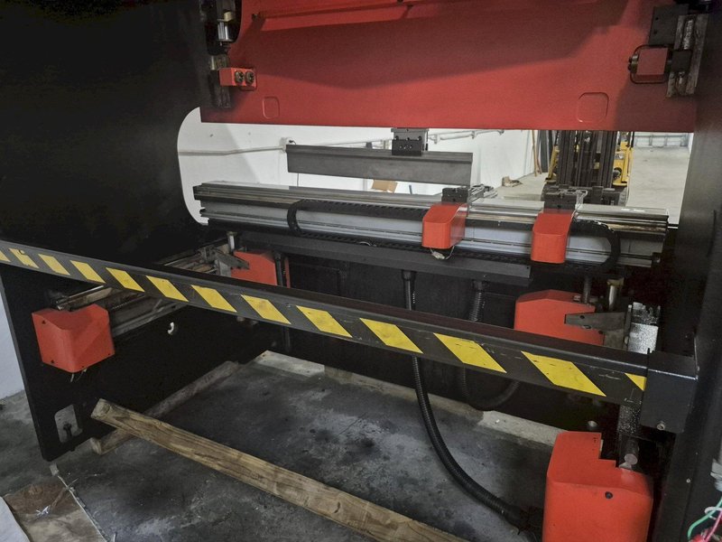 88 Ton x 8.5′ Amada HFE 80-25s CNC Hydraulic Press Brake, 2001 – 8 Axis