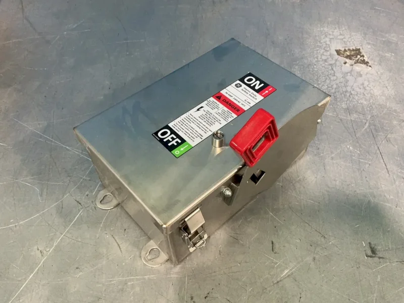 GENERAL ELECTRIC SAFETY SWITCH  -  TH2221SS