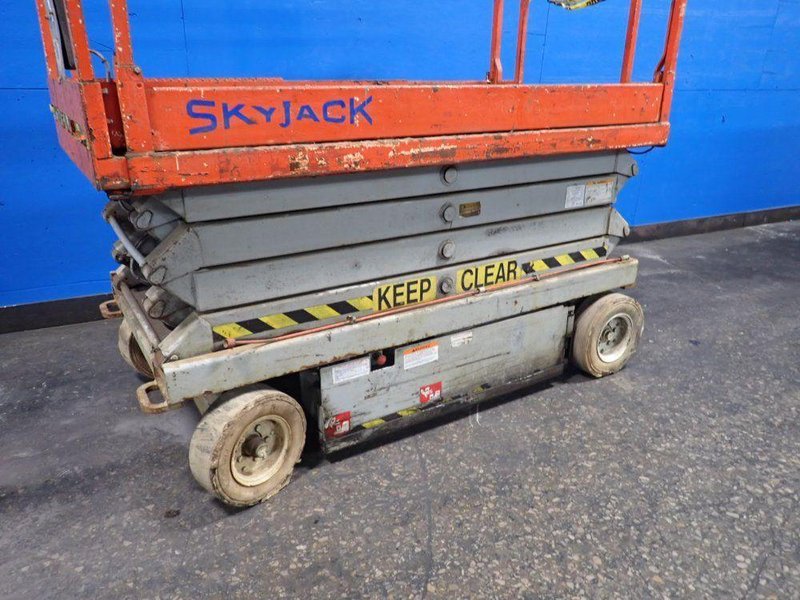 SKY JACK 650 LBS SCISSOR LIFT  -  SJIII-4626