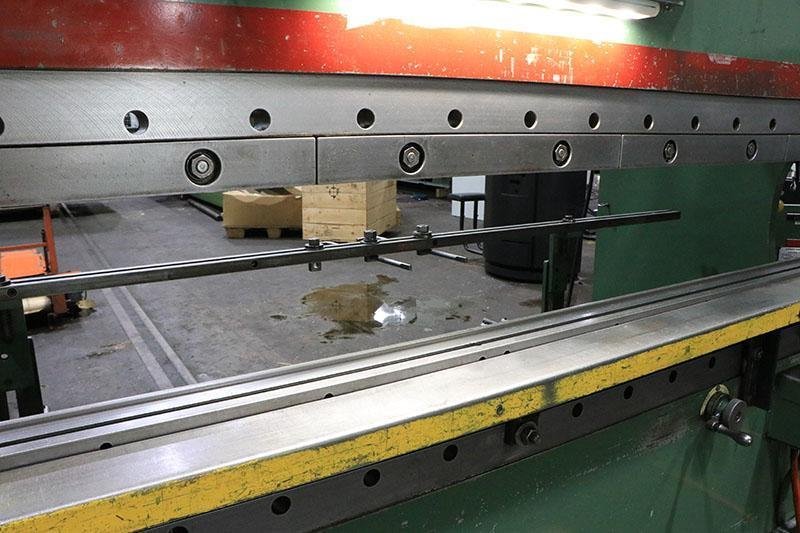 90 TON X 10&#039; CINCINNATI HYDRAULIC PRESS BRAKE MODEL 90CBX8