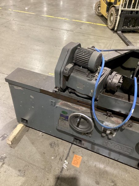 YANG IRON YAM-GU27-100H CYLINDRICAL GRINDER USED