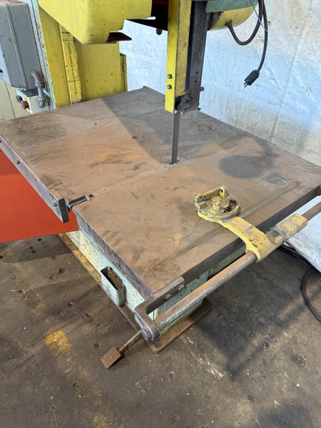 26&quot; DOALL V-26 VERTICAL BANDSAW. STOCK #1000125
