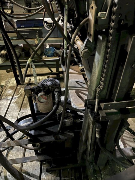 Dependable model 200sa shell core machine s/n 916 with gas panel and hydraulic unit