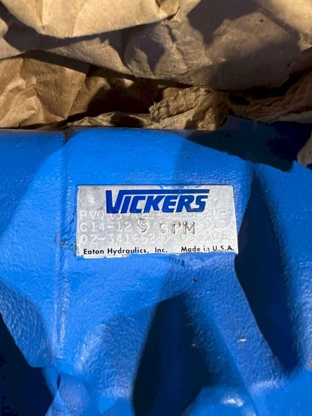 VICKERS PVQ13-A2L-SE1S-20-C14-12 HYDRAULIC PUMP NEW OPEN BOX