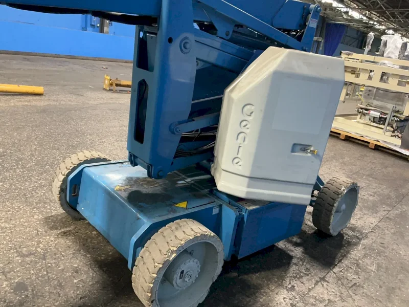 GENIE 34’ PLATFORM HEIGHT / 22’ HORIZONTAL OUTREACH ARTICULATING BOOM LIFT  -  Z-34/22N