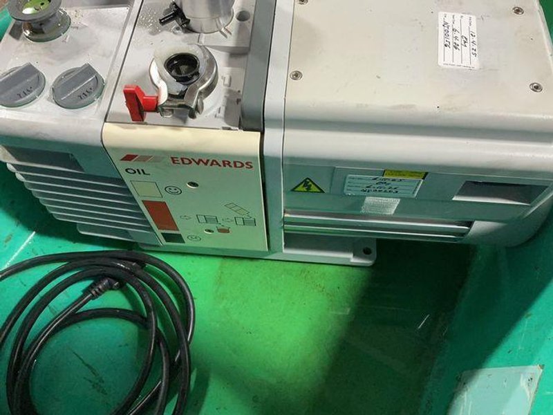 EDWARDS ROTARY VANE VACUUM PUMP   -  E-LAB  2