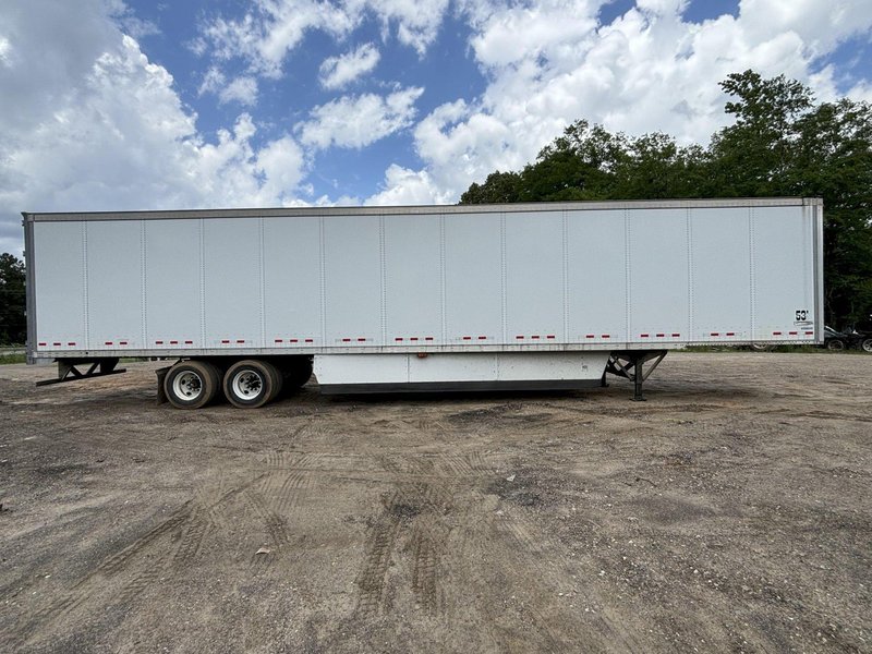 2016 Vanguard 53 x 102 5V8VC5328GM610462