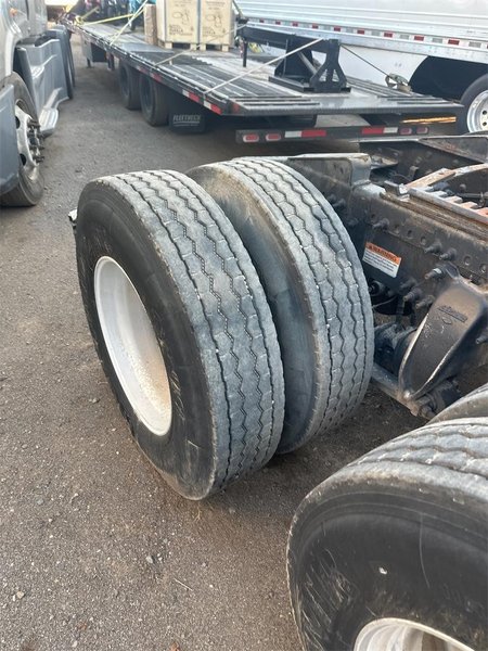 2019 Freightliner Cascadia 1FUJHHDR5KLKM7237