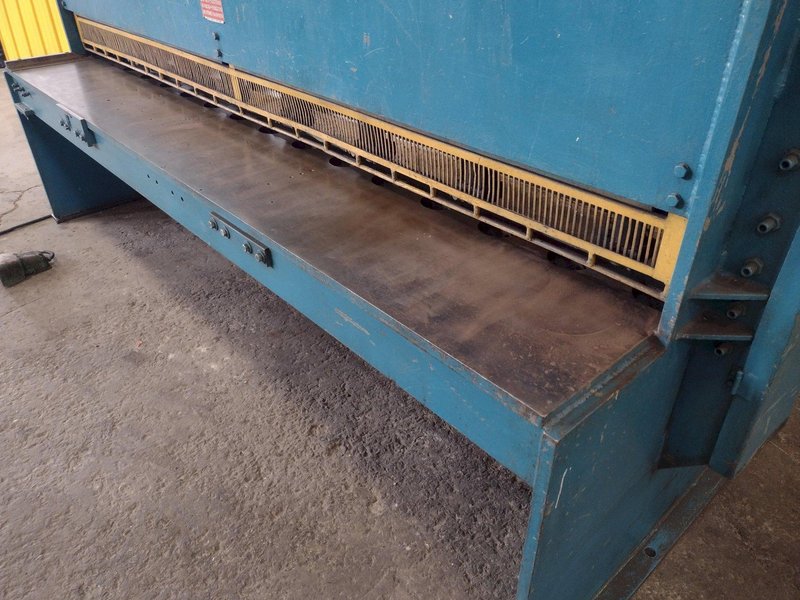 10' x 1/4" HTC MODEL 250-10A HYDRAULIC SHEAR: STOCK #19778