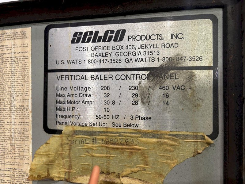 72&quot; X 40&quot; X 48&quot; SELCO VS-6 VERTICAL HYDRAULIC BALER: STOCK# 4091