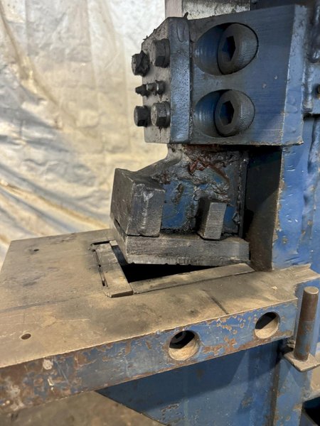 40 TON IRONCRAFTER MODEL 41-41 HYDRAULIC IRONWORKER. STOCK # 0559025.