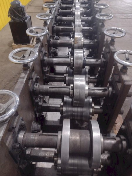 1.25&quot; C &amp; U CHANNEL 12 STAND X 8&quot; ROLLFORMER WITH HYDRAULIC CUTOFF: STOCK #18943