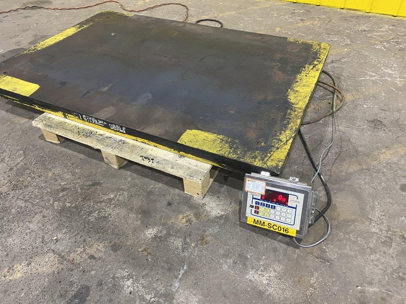 5,000 LB STERLING SCALE PLATFORM SCALE W/ CARDINAL MODEL 708 DIGITAL READOUT: STOCK #19944