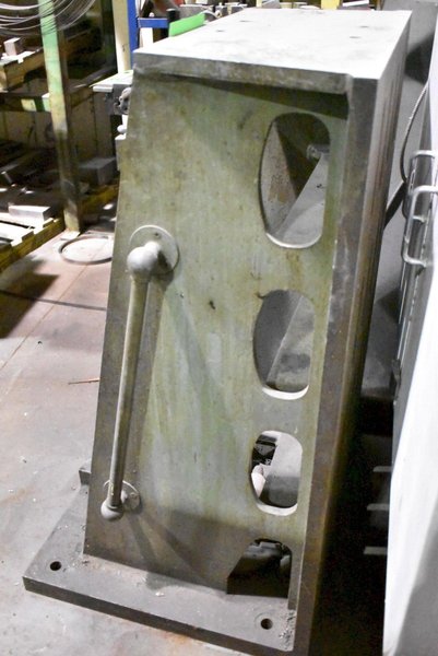 1 SET OF 47&quot; X 33&quot; X 27&quot; G &amp; L HEAVY DUTY ANGLE PLATE: STOCK #77725