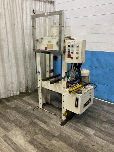 30 TON SEACREST HYDRAULIC H FRAME PRESS: STOCK #74182