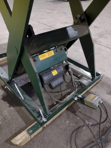 3,000 LBS 72" X 48" SOUTHWORTH LIFT TABLE W/ ROTATING TOP: STOCK #20938