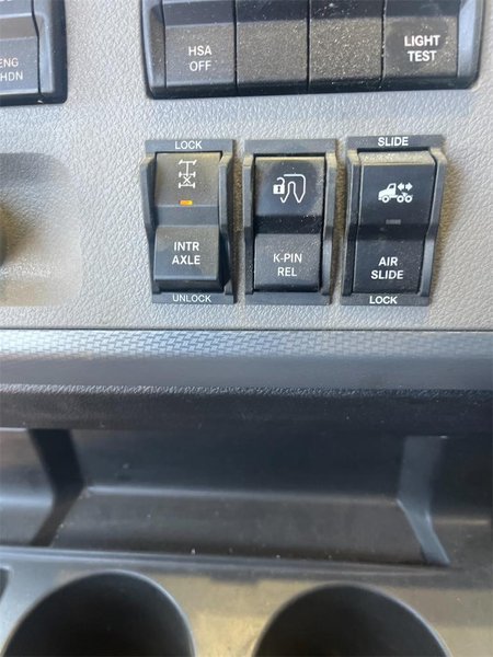 2020 Freightliner CA126SLP - Cascadia  3AKJHHDR2LSLR4945