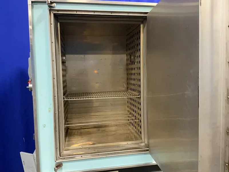 BLUE M 650* F / 343* C ELECTRIC OVEN  -  POM-336B-1