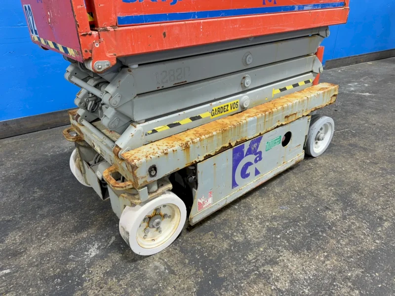 SKYJACK 550 LBS SCISSOR LIFT  -  SJ III-3219