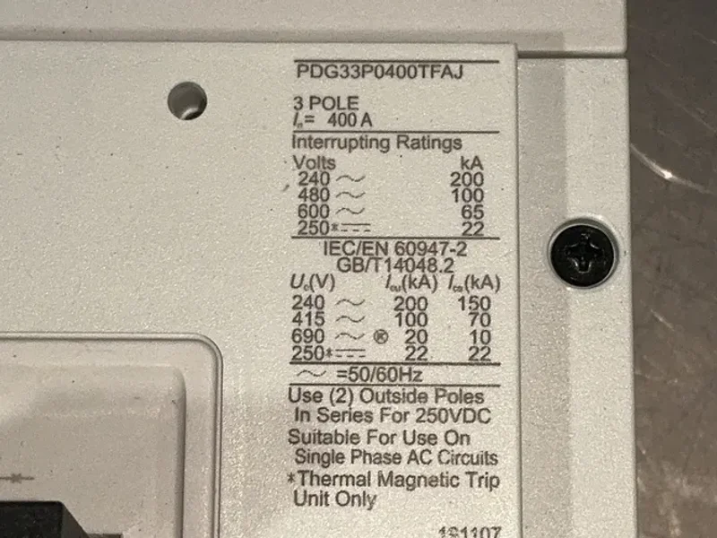 EATON MOLDED CASE CIRCUIT BREAKER  -  PDG33P0400TFAJ