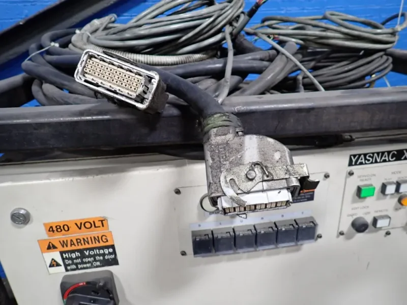 YAAKAWA ELECTRIC CORPORATION ROBOT CONTROLLER PANEL   -  YASNAC-XRC-UP20