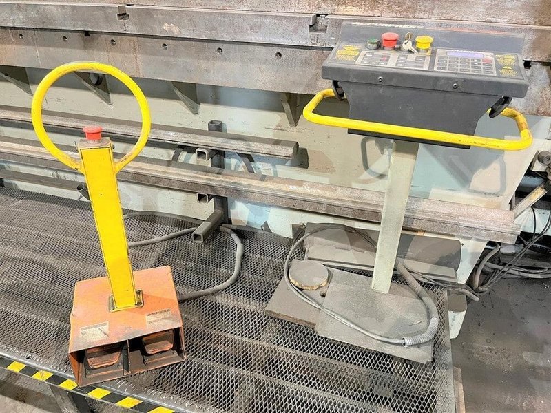 600 Ton x 16′ ACCURPRESS CNC Press Brake, Model 760016