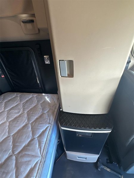 2022 Kenworth T680 1XKYD49X5NJ499897