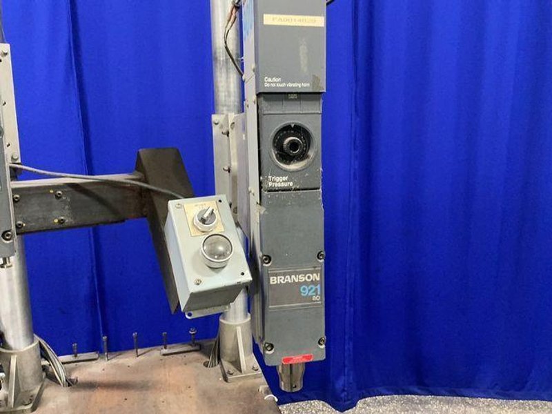 BRANSON 23” X 32” 2 HEAD ULTRASONIC WELDER