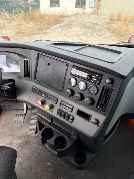 2020 Freightliner Cascadia 1FUJHHDV0LLLC1688