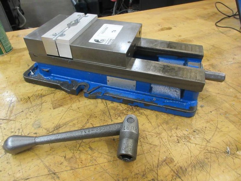 Kurt D675 6&quot; Machine Vise with Handle and Aluminum Jaws- Auction Item