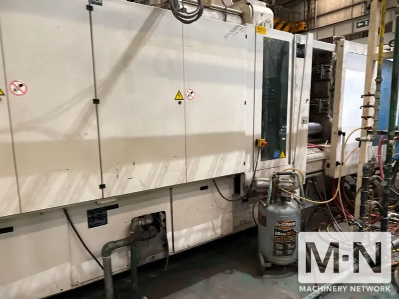 650 TON 58/39.5 OZ KRAUSS MAFFEI MODEL KM650-300-400CKZ 2-COLOR INJECTION MOLDING MACHINE MFG 2010