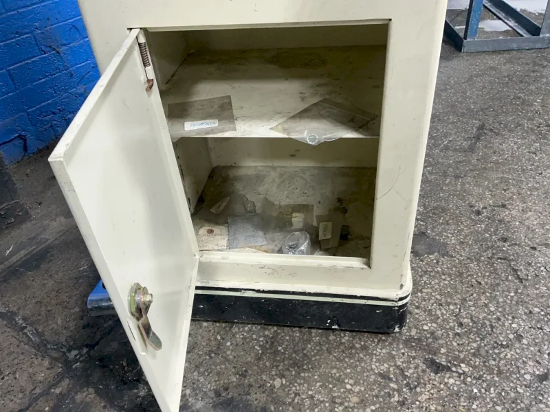 SHOP FOX 14” VERTICAL 14” BANDSAW   -  W1706