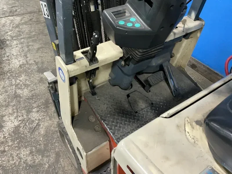 Nissan 2350 Lbs Electric Forklift - Cspo1l5s