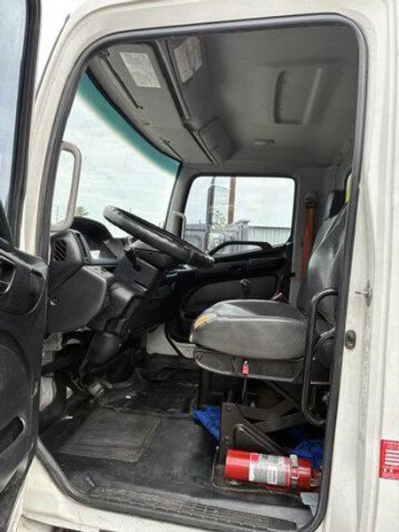 Hino 238A 26′ Box Truck, 2016 – 23,000 LB GVWR, Allison Automatic