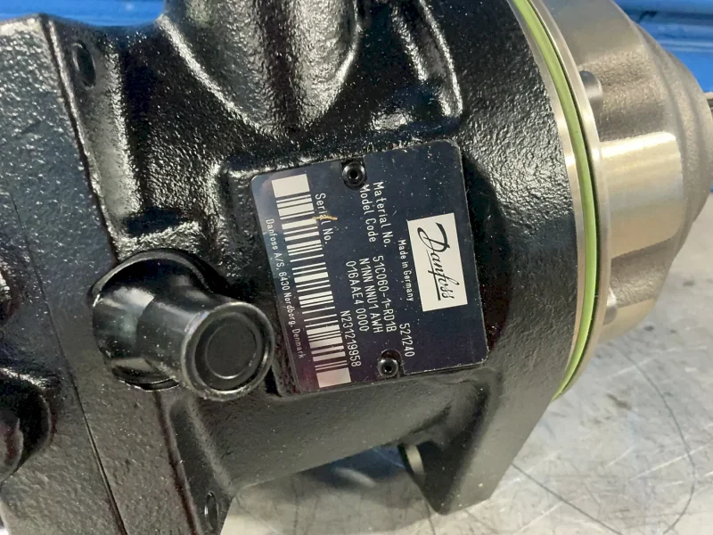 DANFOSS MOTOR TRACK DRIVE  -  51C060-1-RD1B