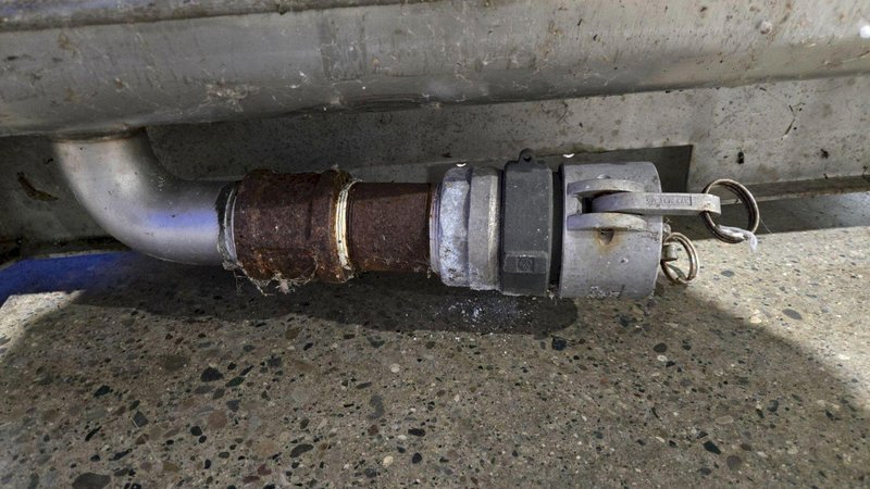 CLAWSON CONTAINER COMPANY 550 GALLON STAINLESS STEEL IBC TANK USED