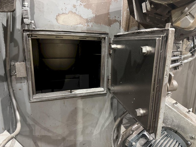 36" x 48" x 8 WHEEL PANGBORN ROTOBLAST PASS THROUGH HANGING CONVEYOR SHOT BLAST MACHINE: YOBRO #24717