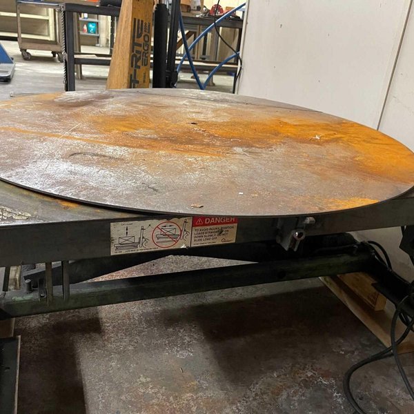 2,000 LB PLATFORM LIFT TABLE. STOCK # 0958121