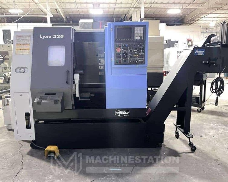 Doosan Lynx 220A CNC Turning Center