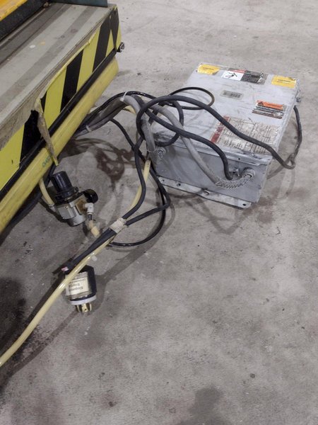 3500 LB X 60" X 36" SOUTHWORTH HYDRAULIC SCISSOR LIFT TABLE WITH ROLLER TOP: STOCK #20931