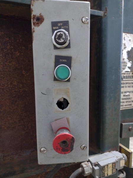 48&quot; X 48&quot; X 24&quot; EPCO VERTICAL HYDRAULIC BALER: STOCK #22919