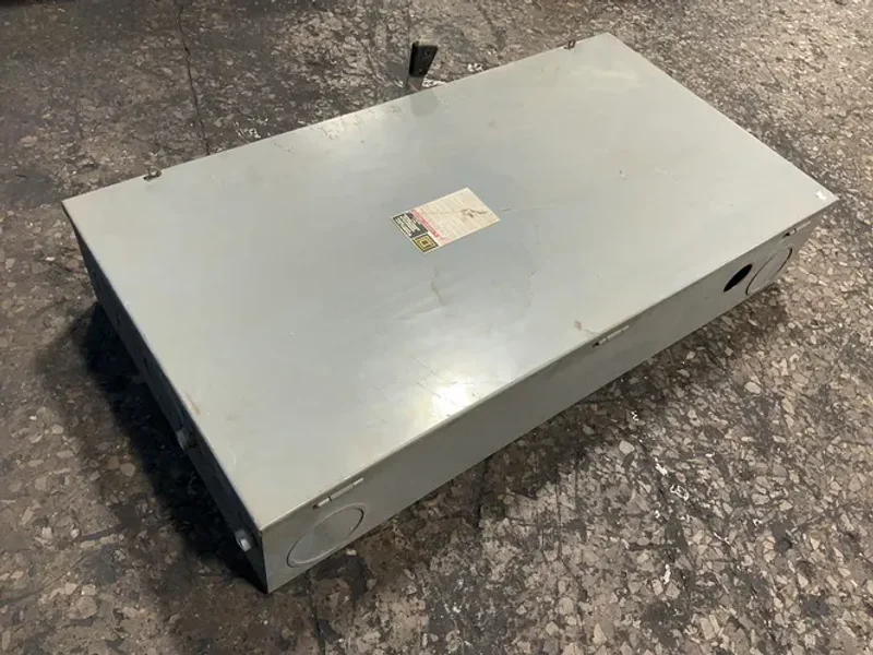 SQUARE D 400 A / 240 V GENERAL DUTY FUSIBLE SAFETY SWITCH  -  D325N