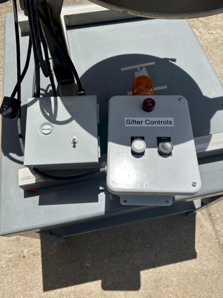 18" 3490 RPM Uras Vibrating Screener