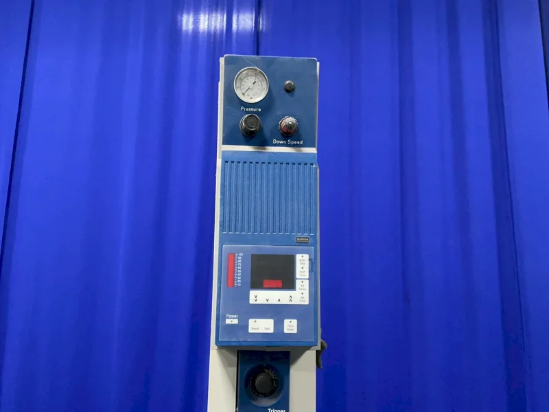 BRANSON ULTRASONIC WELDER   -  2000IW
