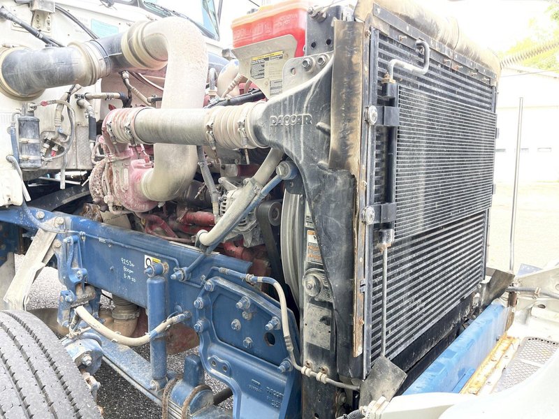 2010 Peterbilt 367 Flat Top w/36” Sleeper
