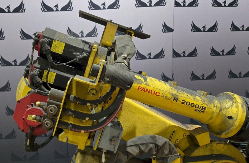 FANUC R-2000IB/210F + R30IB ROBOT ARM AND CONTROL CABINET USED