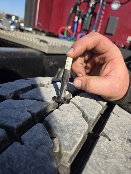 PETERBILT 567 - Trucks